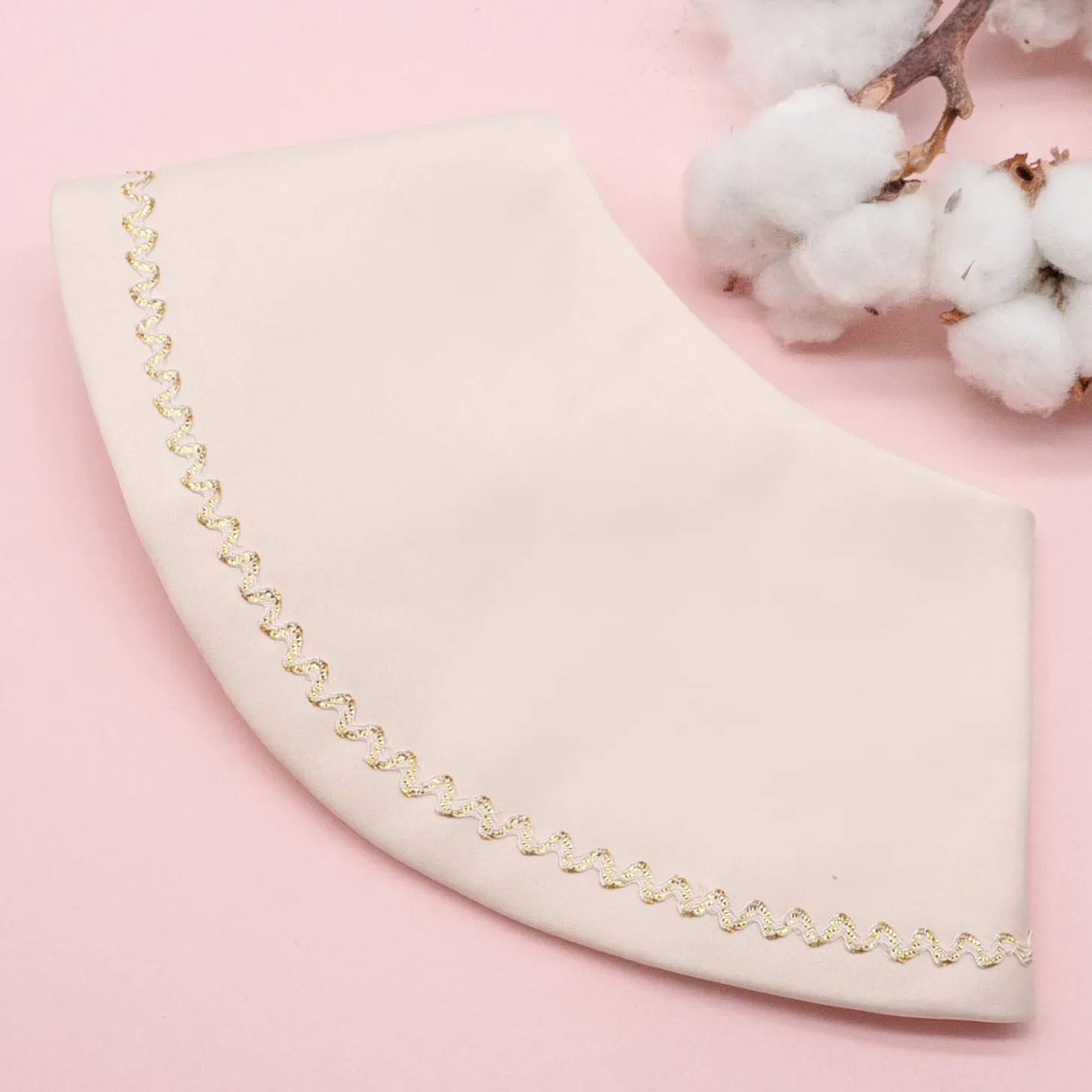 DUCHESS AURORA - Campagne Pink Duchess Satin Cape